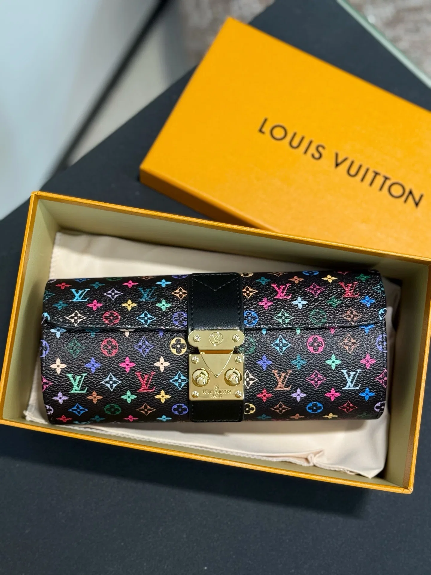LV 27FW XHWLRED 006 시계보관함 21