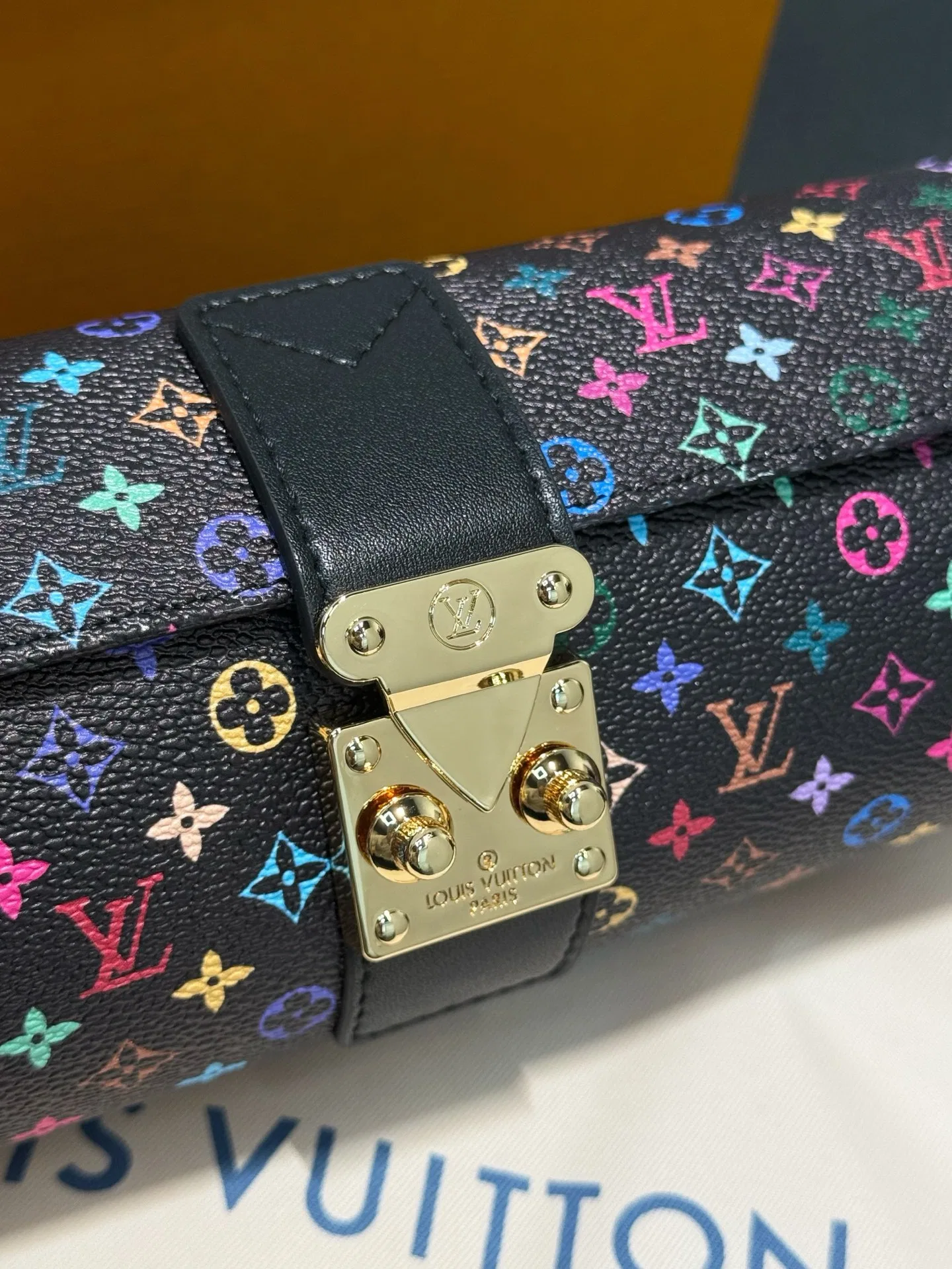 LV 27FW XHWLRED 006 시계보관함 26