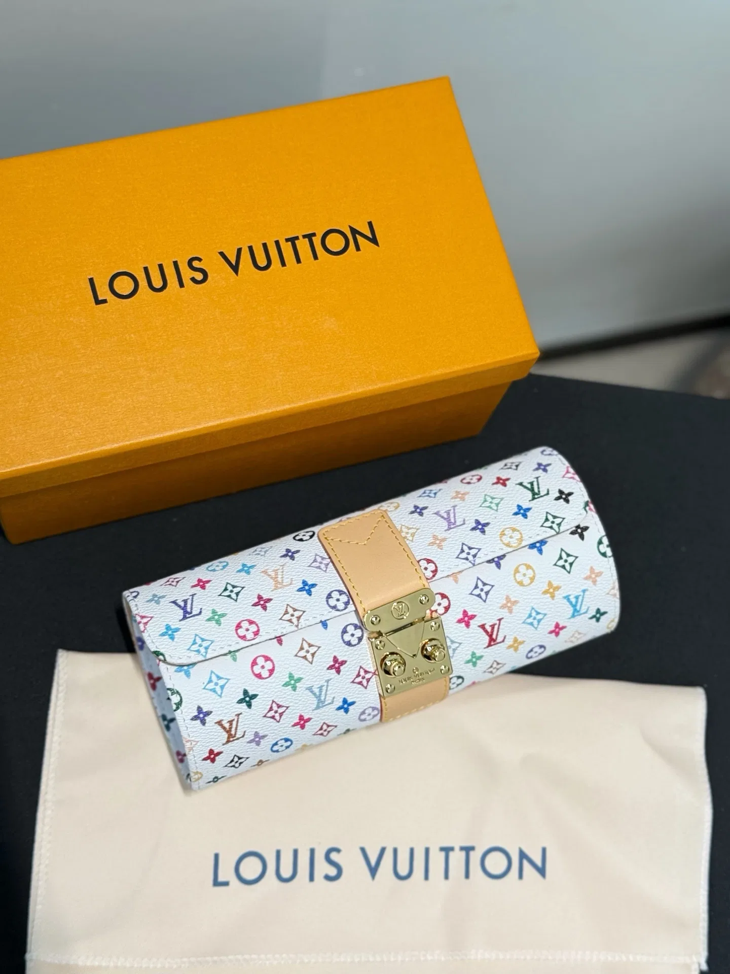 LV 27FW XHWLRED 006 시계보관함 29