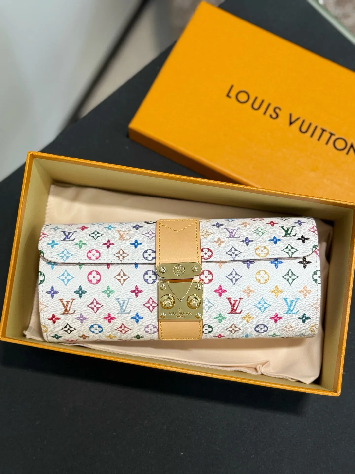 LV 27FW XHWLRED 006 시계보관함 30