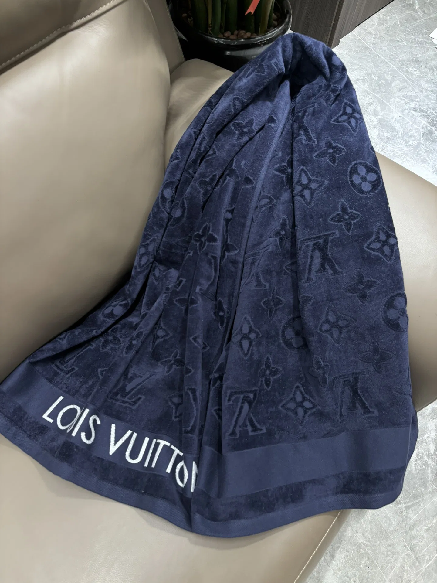LV 27FW XHWLRED 015 타올 10