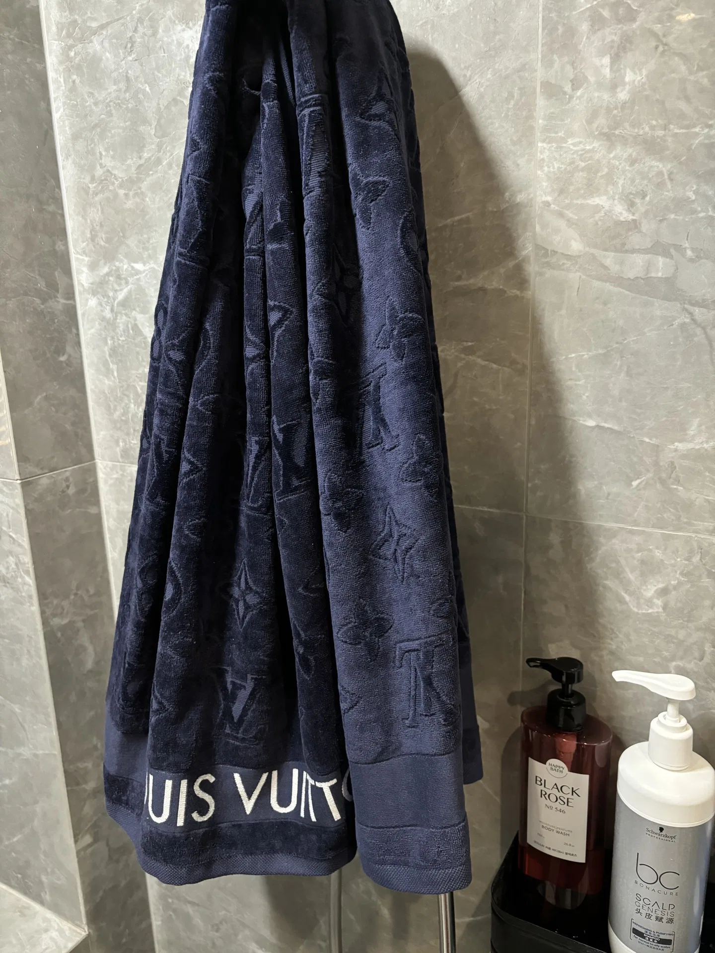 LV 27FW XHWLRED 015 타올 13