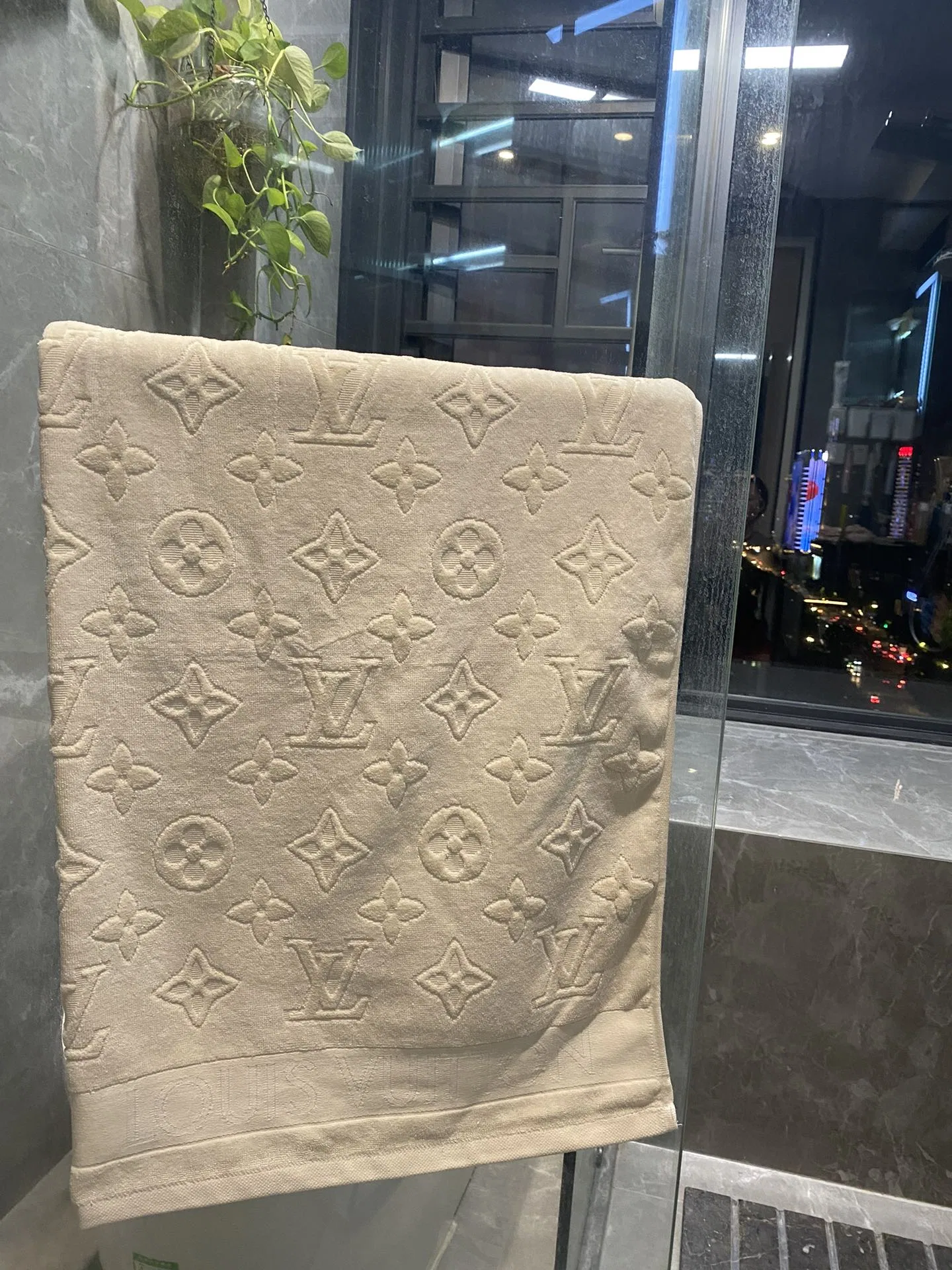 LV 27FW XHWLRED 015 타올 21