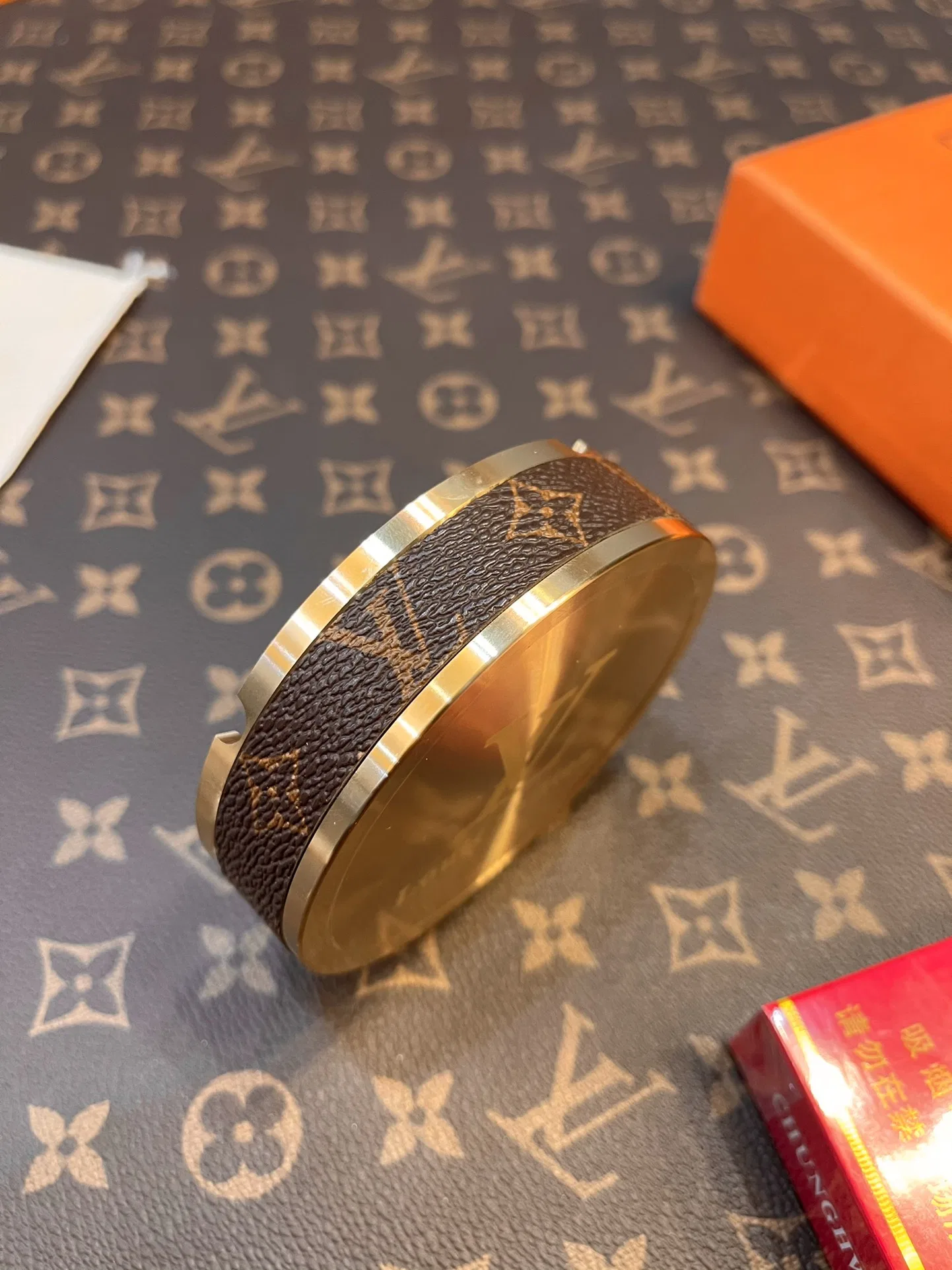 LV 27FW XHWLRED 017 재떨이 9