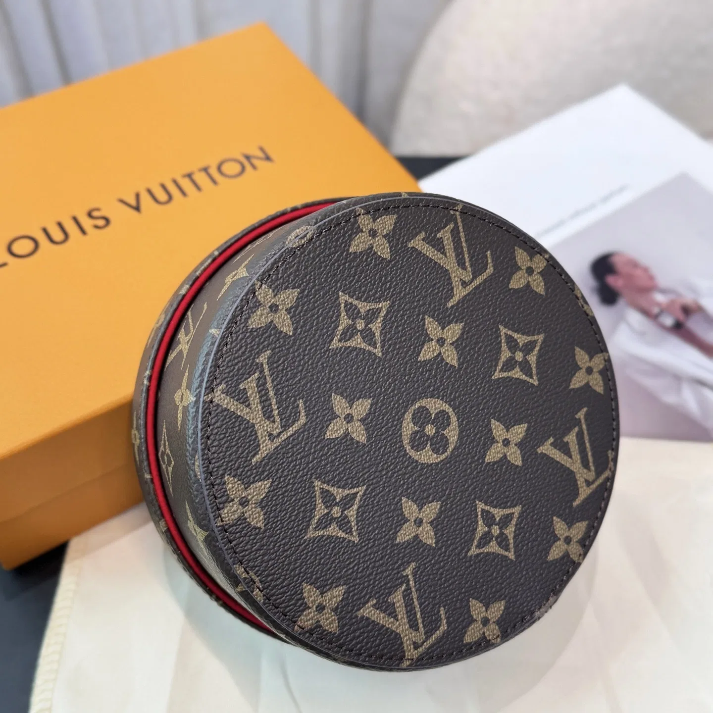 LV 27FW XHWLRED 024 상자 8