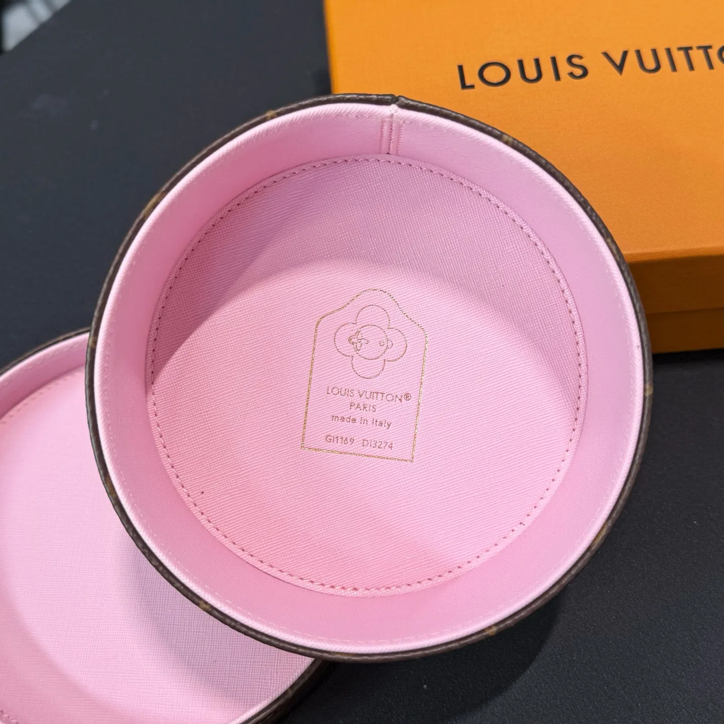 LV 27FW XHWLRED 027 상자 8