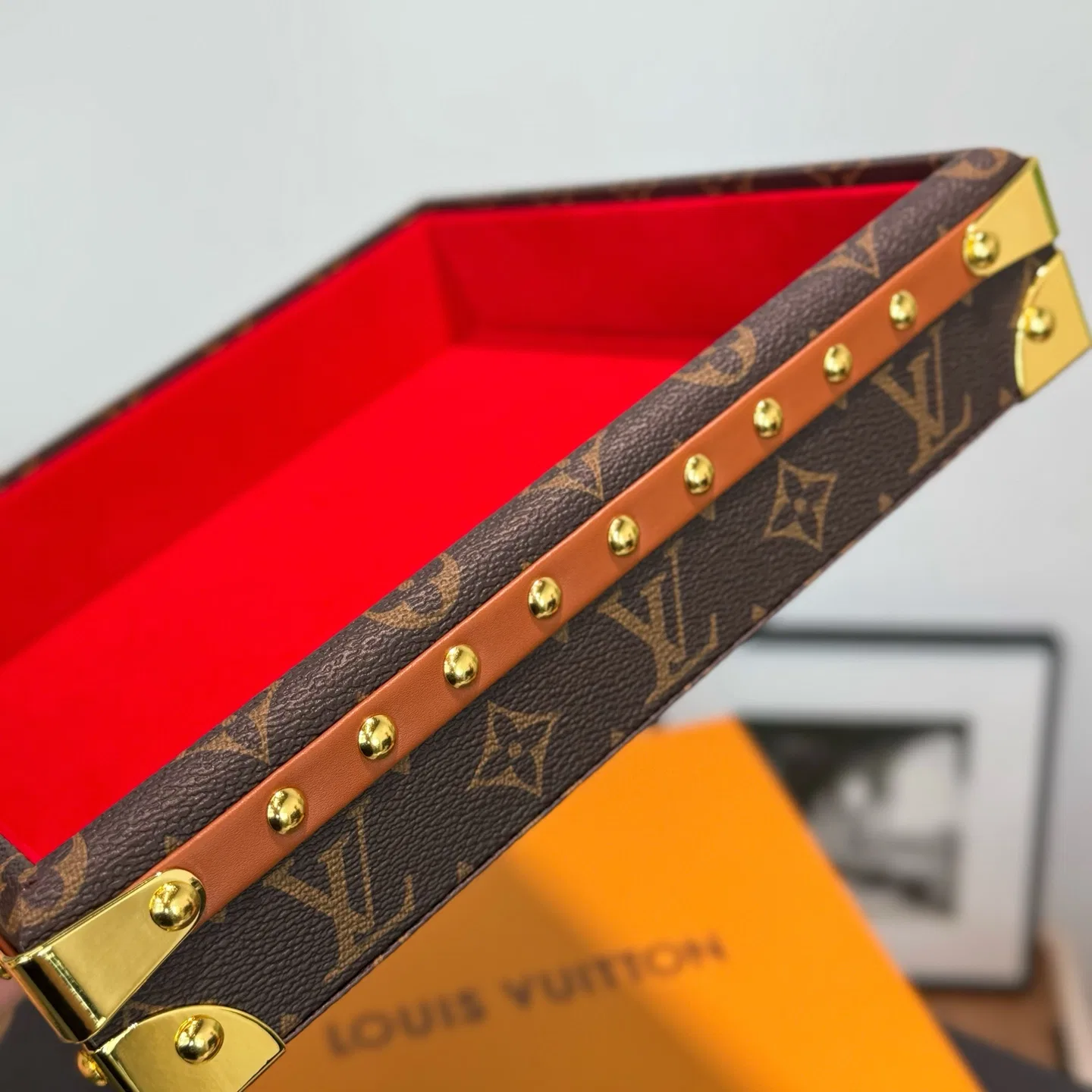 LV 27FW XHWLRED 029 트레이 9