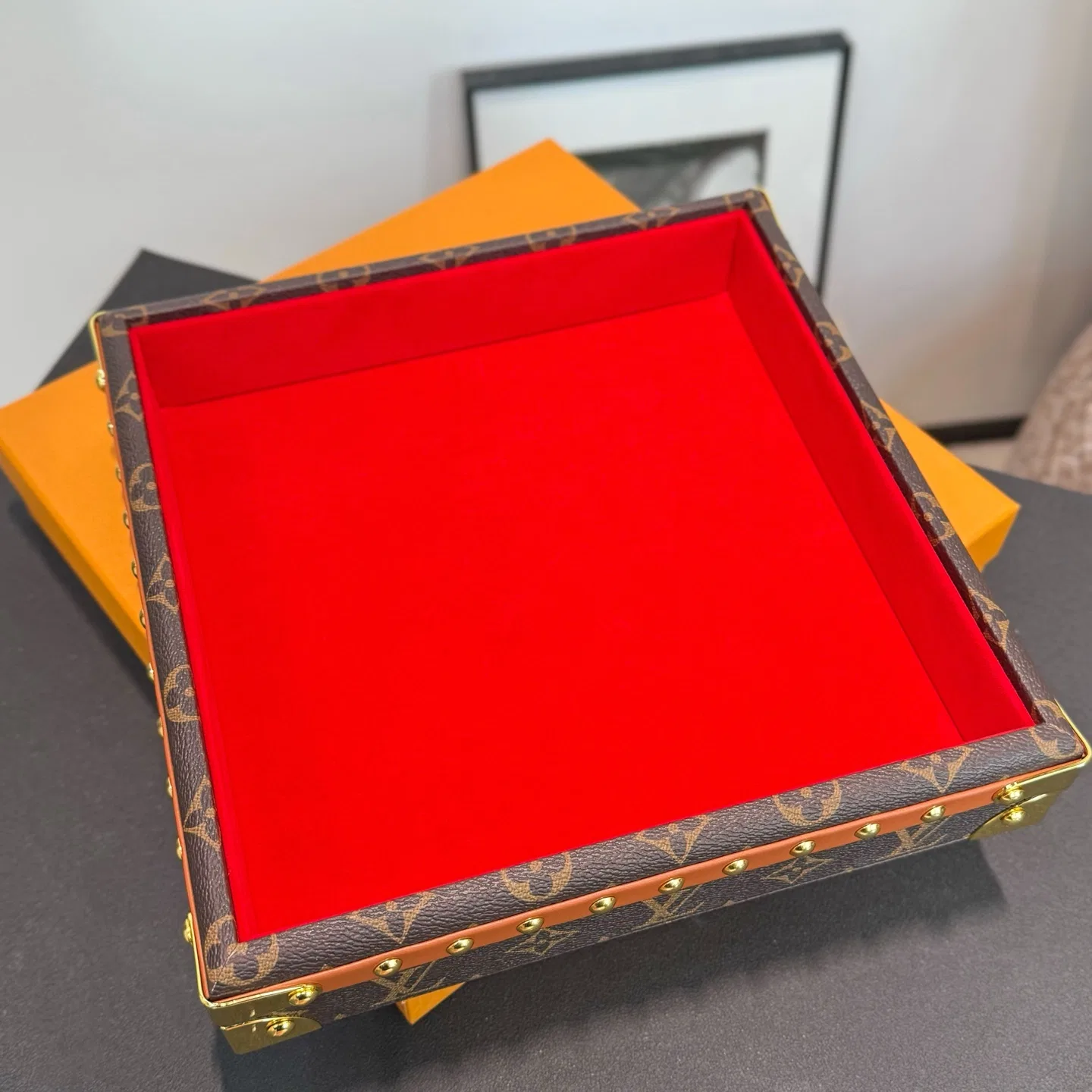 LV 27FW XHWLRED 029 트레이 11