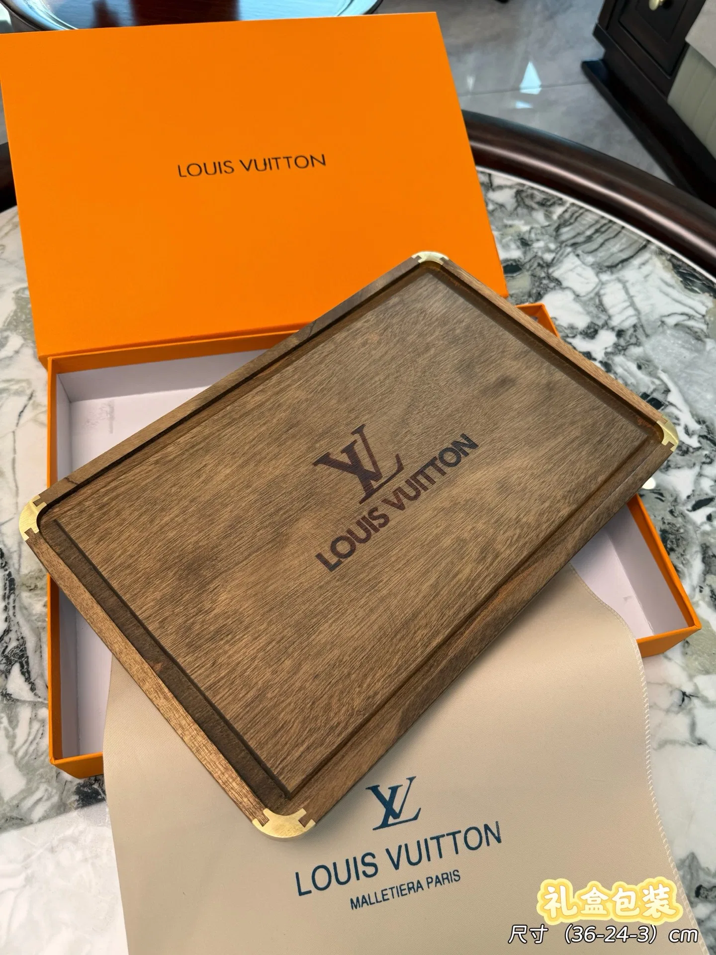 LV 27FW XHWLRED 030 트레이 9