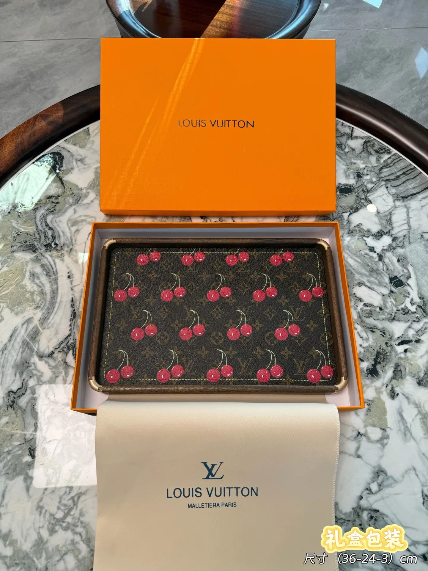 LV 27FW XHWLRED 030 트레이 17