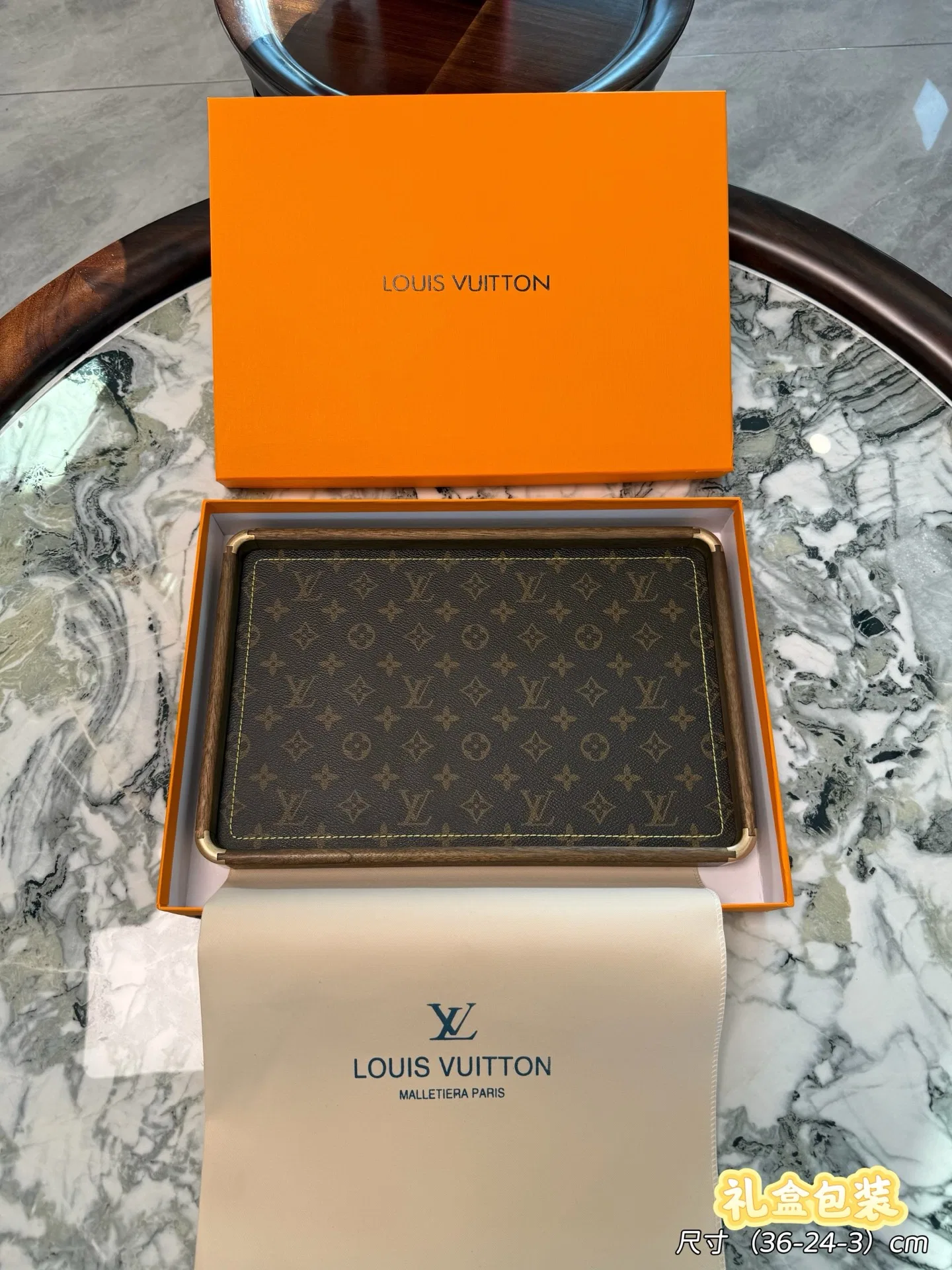LV 27FW XHWLRED 030 트레이 19