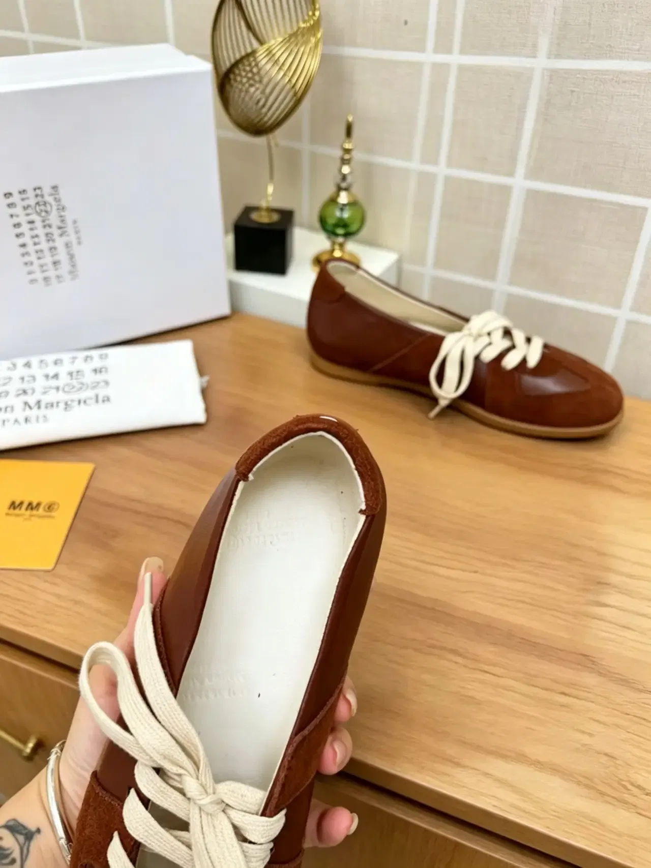 MARAGIELA 27FW CMAAZVJ 008 플랫슈즈 23