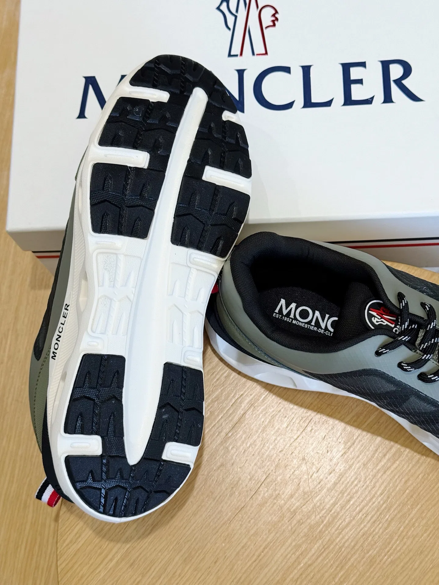 MC 27FW JUPLXPC 015 스니커즈 9