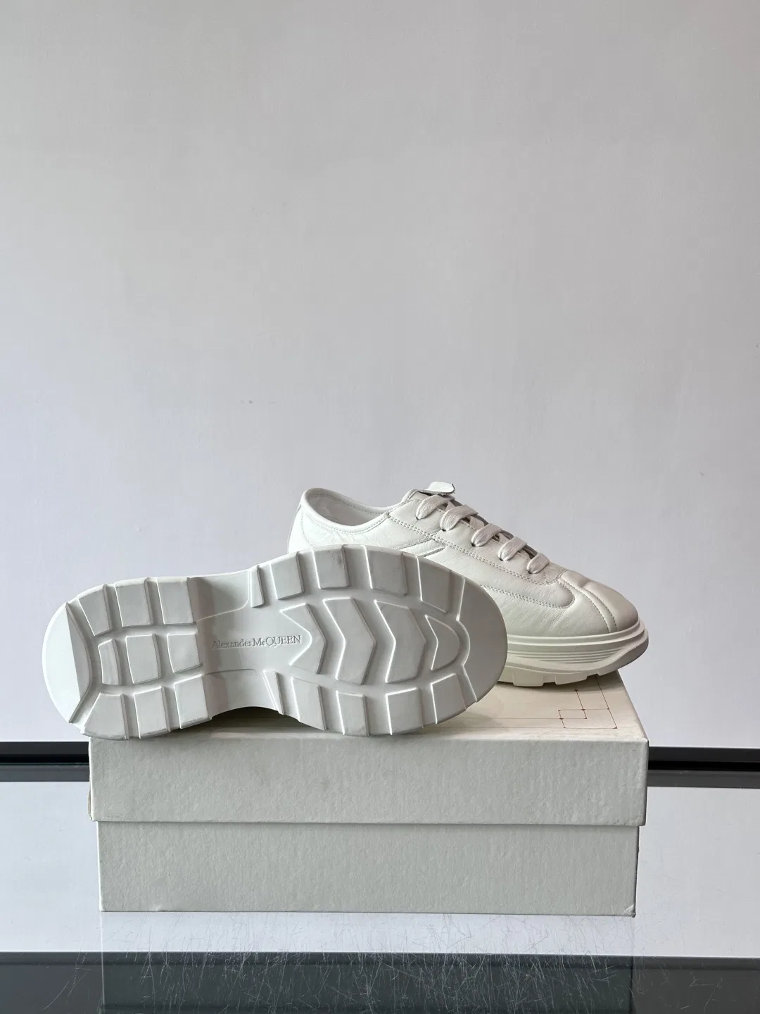 MCQ 27FW HGOQBLE 001 운동화 9