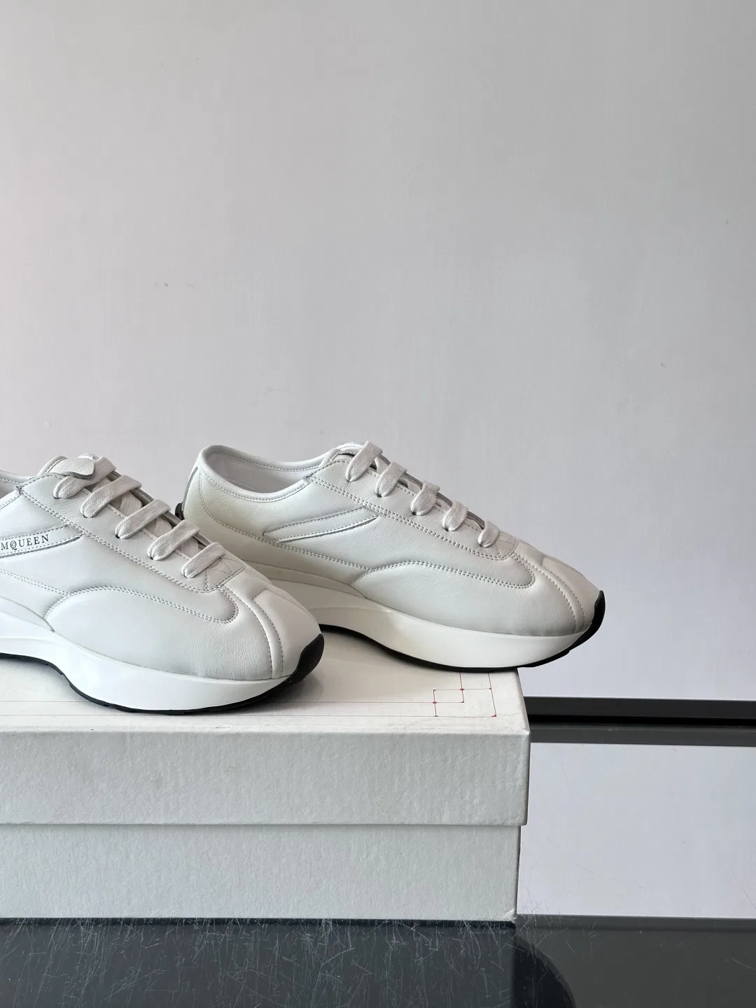 MCQ 27FW HGOQBLE 001 운동화 16