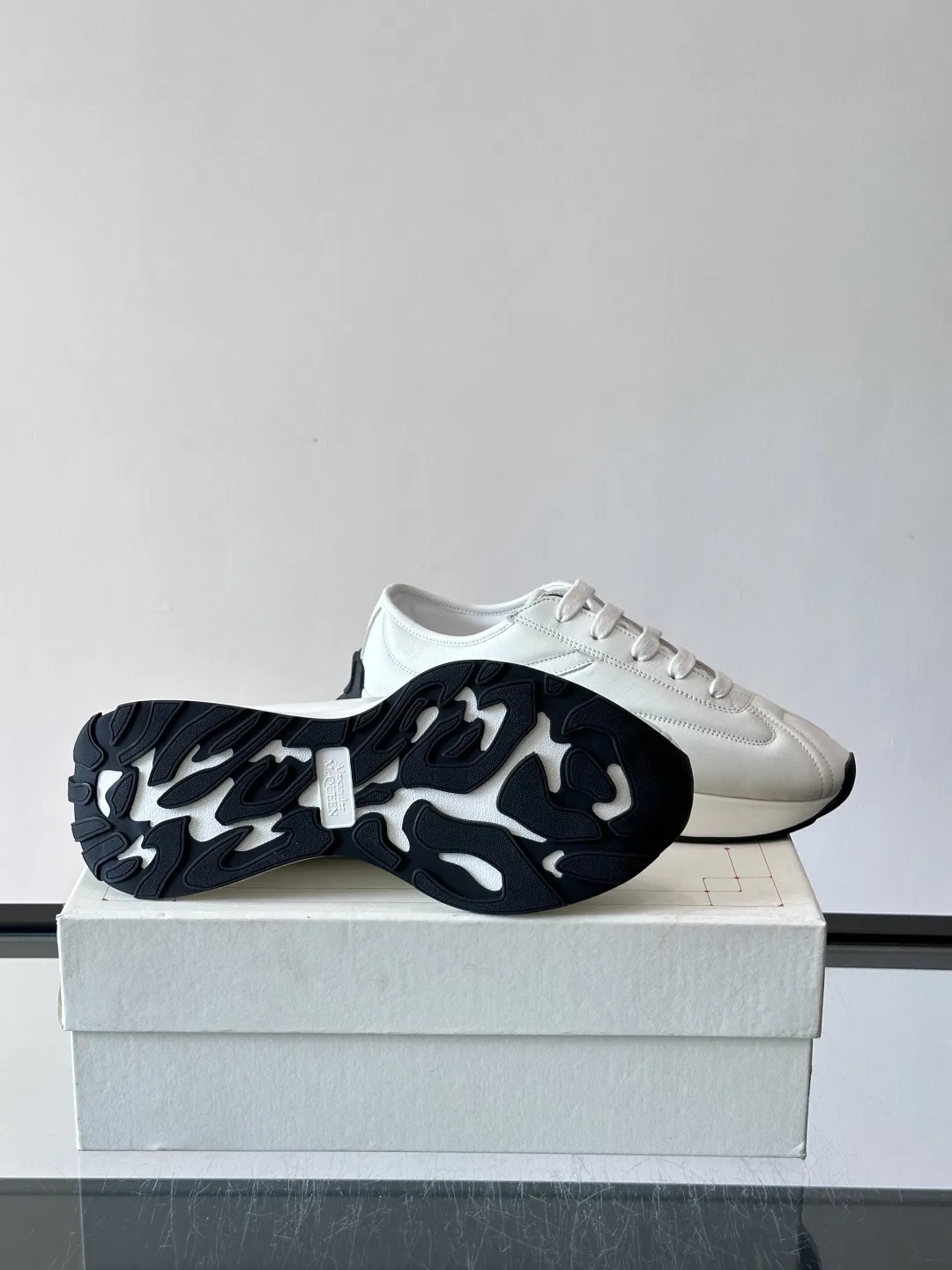 MCQ 27FW HGOQBLE 001 운동화 18