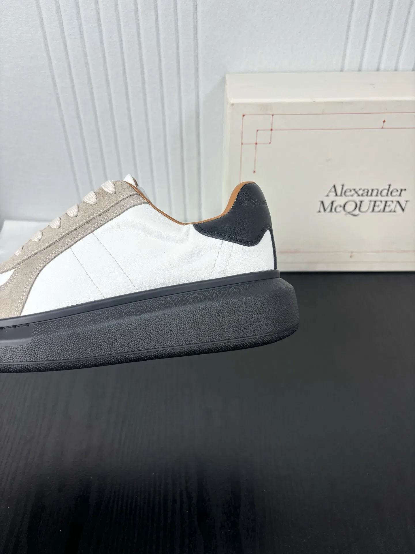 MCQ 27FW MUCSSYH 001 스니커즈 7