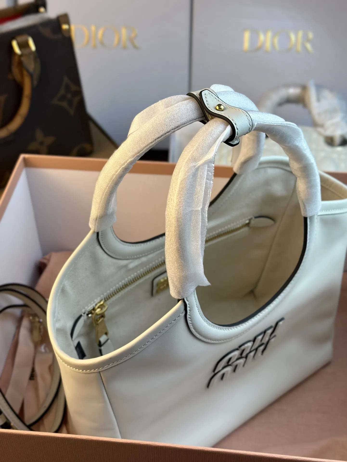 MIU 27FW CPYXMHM 001 토트백 7