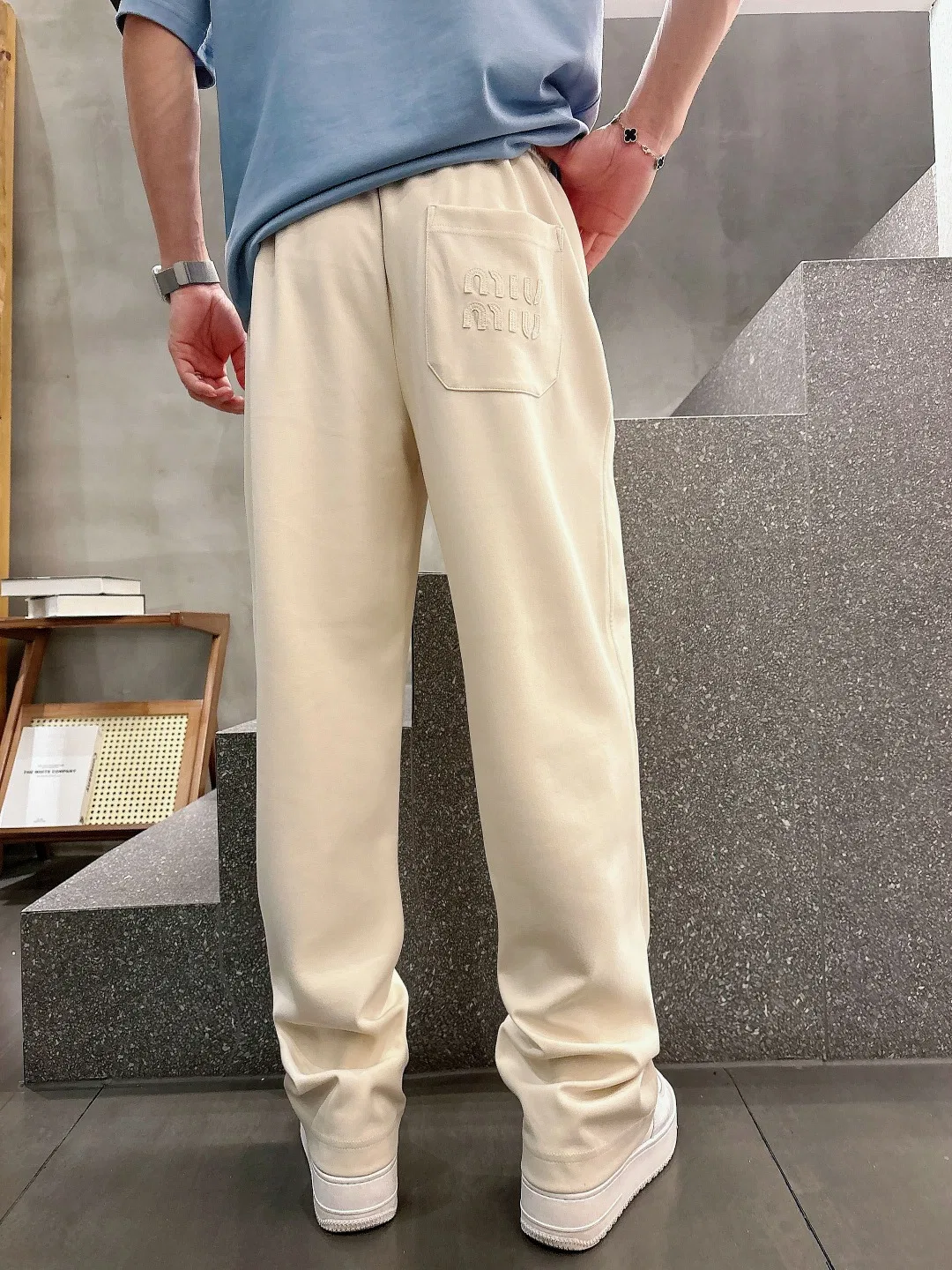 MIU 27FW JAEXKUM 001 스웻팬츠 11