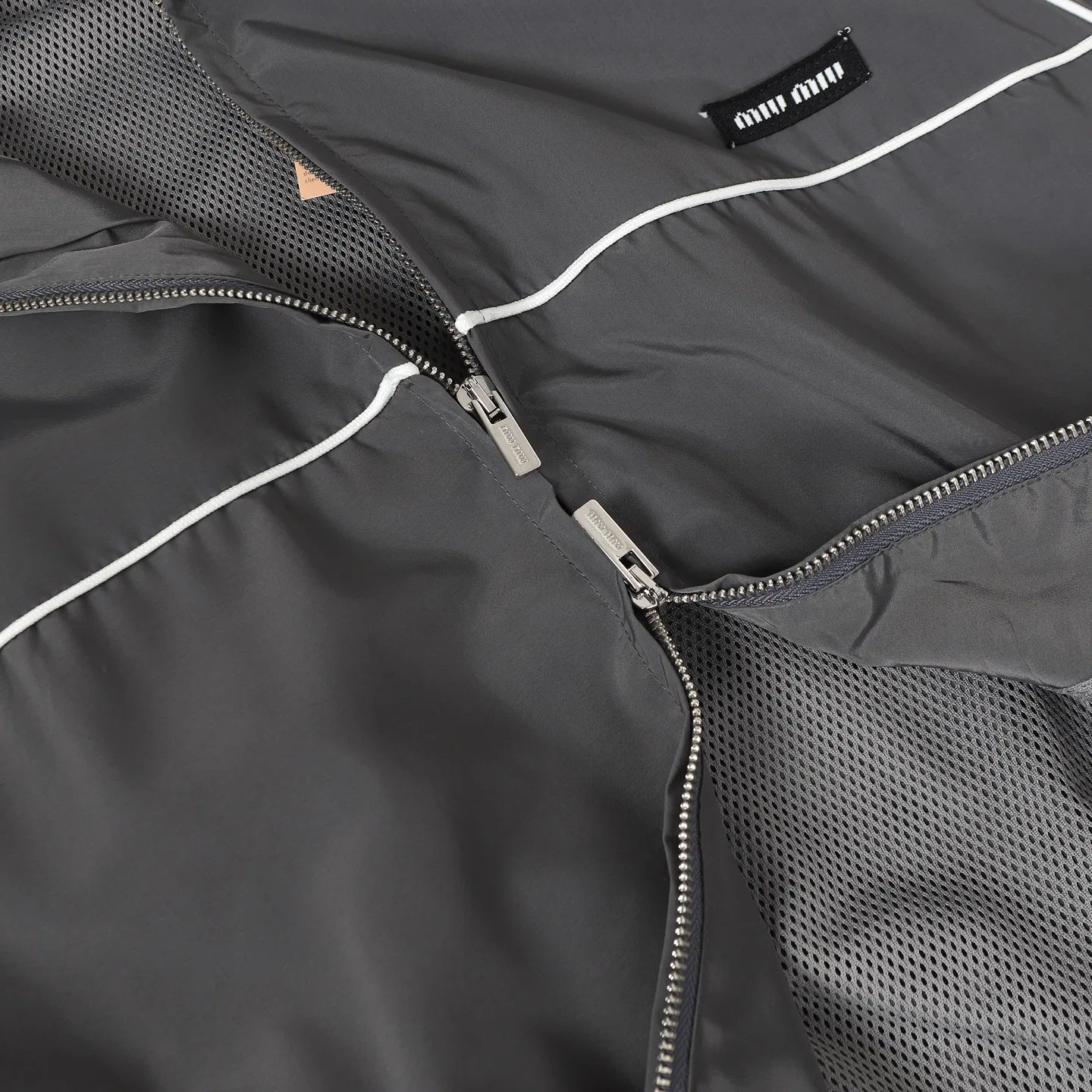 MIU 27FW LAGCTFP 001 후드자켓 22