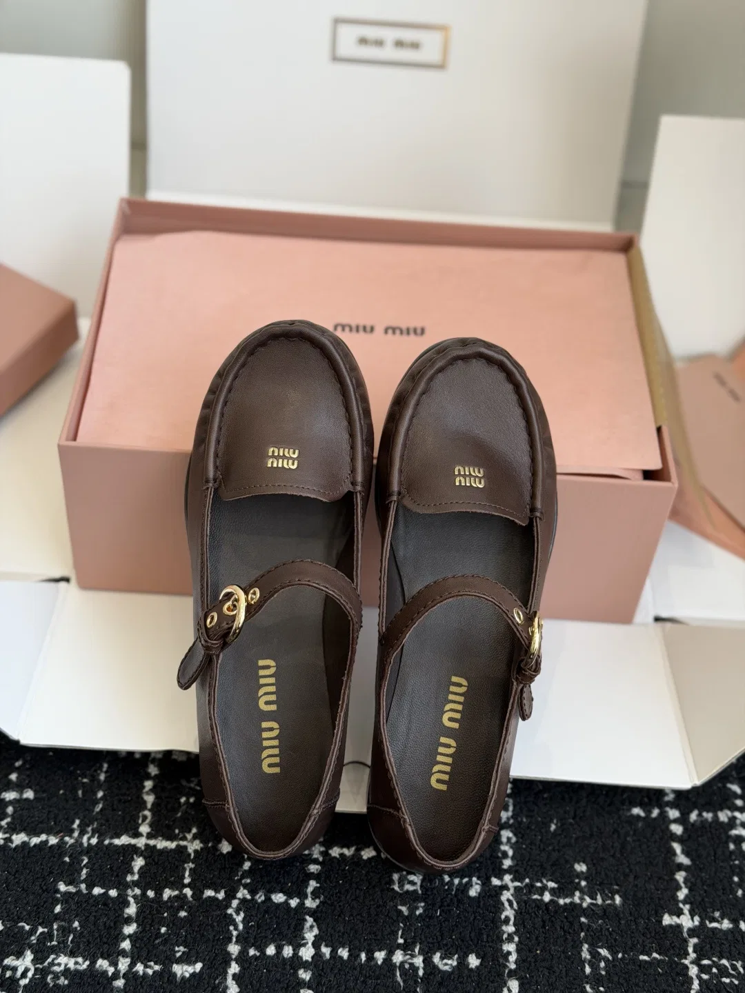 MIU 27FW MMSYKYS 001 샌들 12