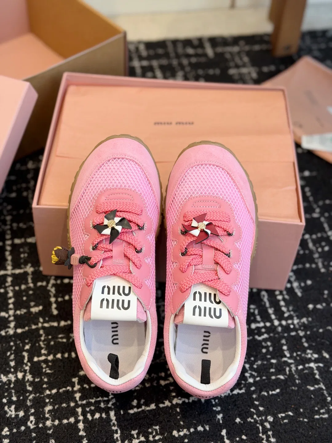 MIU 27FW MMSYKYS 002 운동화 21