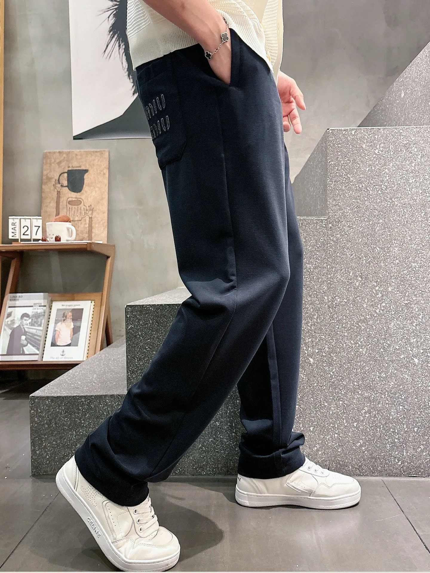 MIU 27FW NWHAHGY 004 스웻팬츠 13