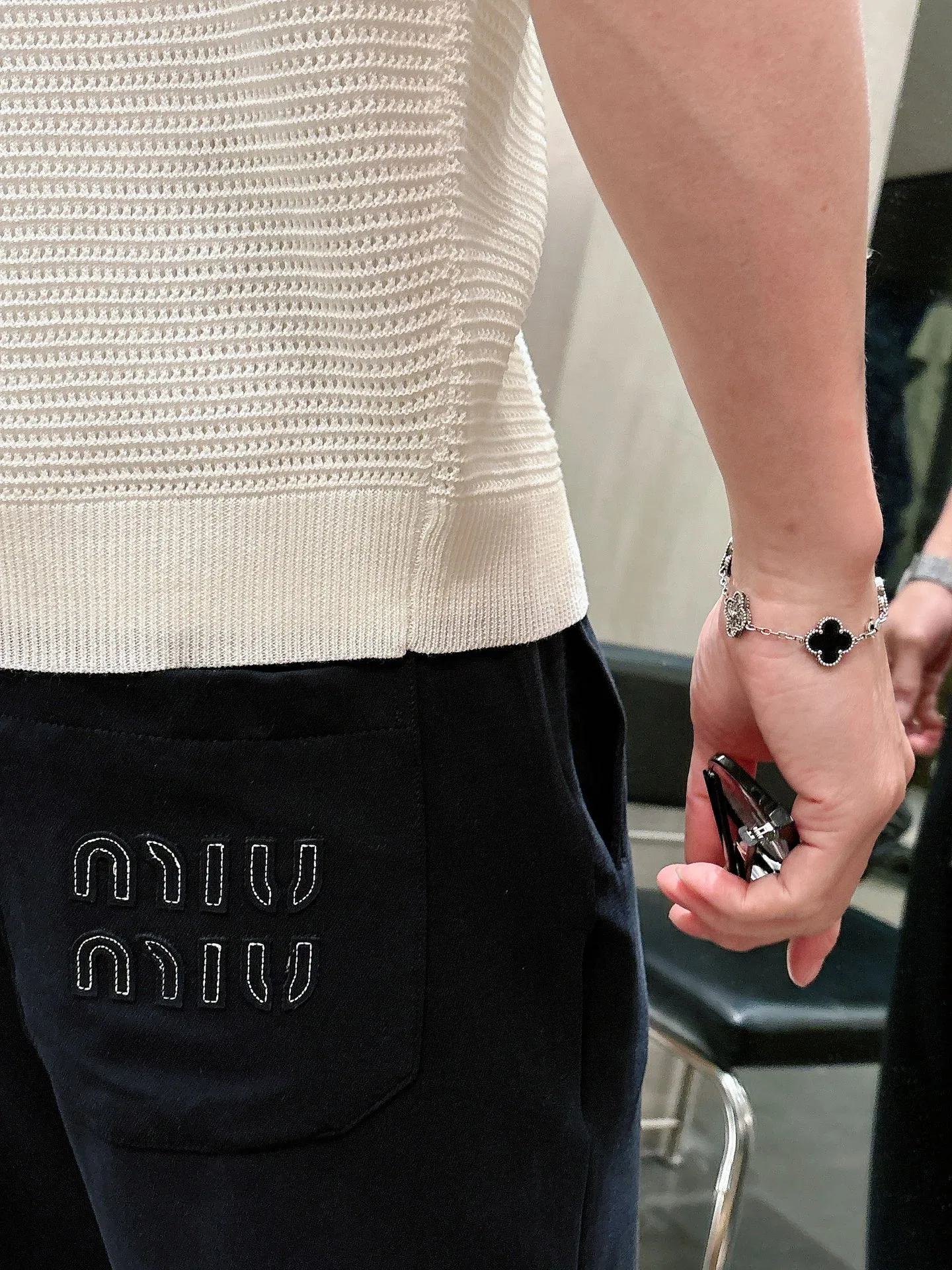 MIU 27FW NWHAHGY 004 스웻팬츠 19