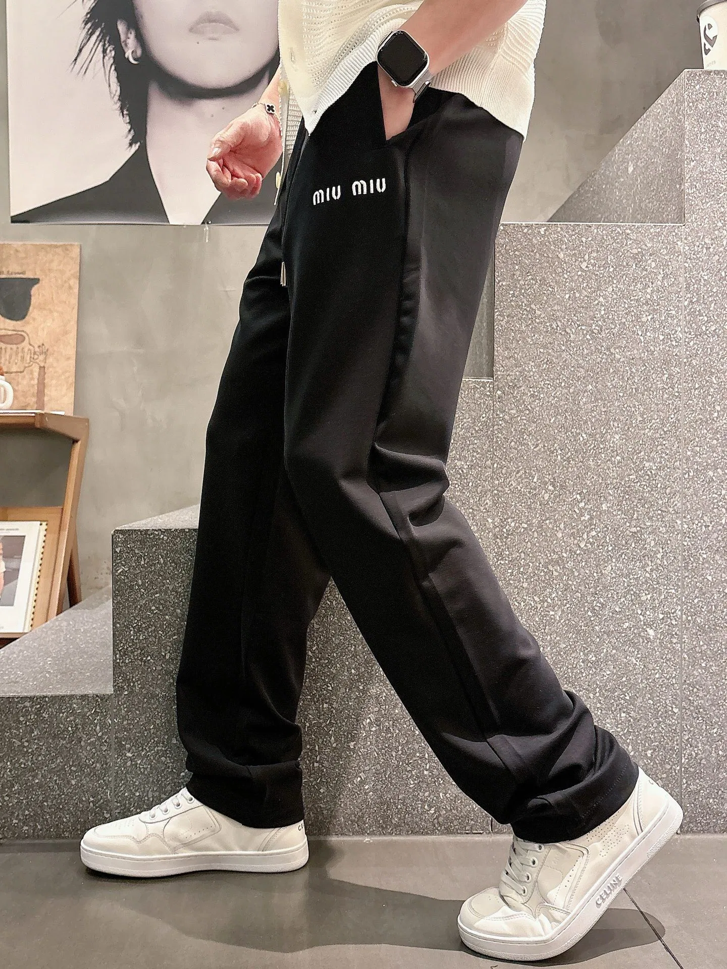 MIU 27FW NWHAHGY 004 스웻팬츠 20