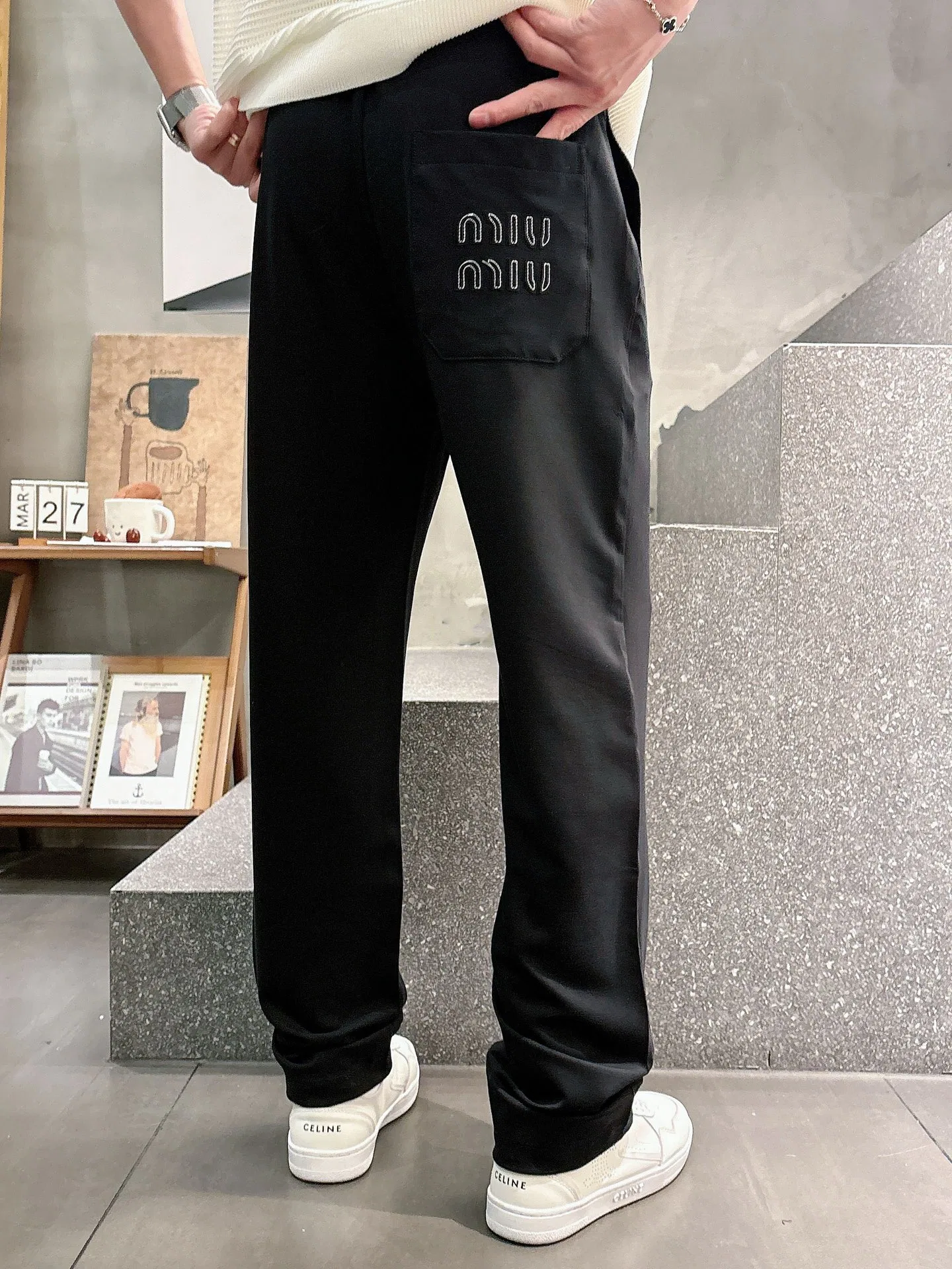 MIU 27FW NWHAHGY 004 스웻팬츠 24