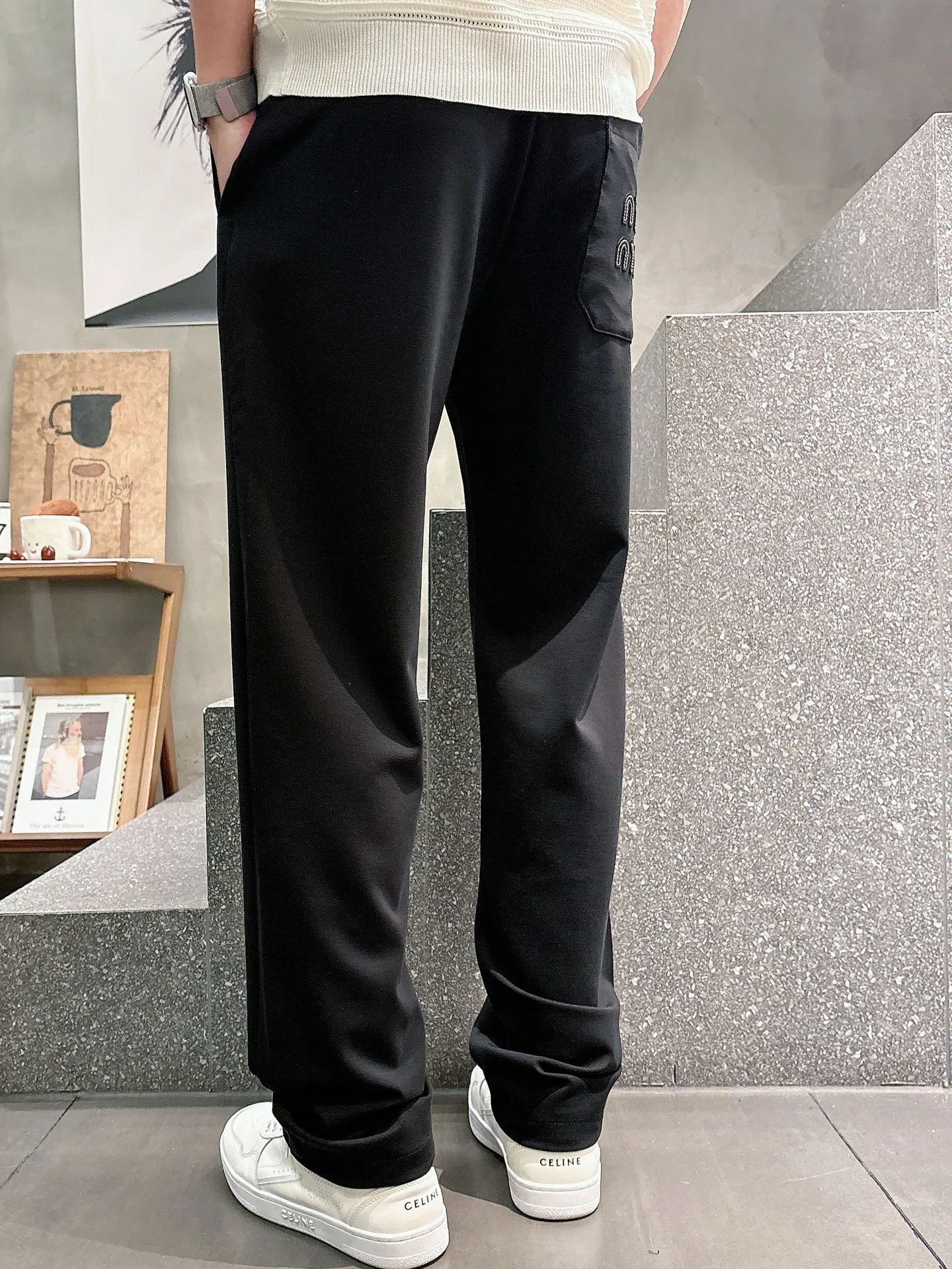 MIU 27FW NWHAHGY 004 스웻팬츠 25