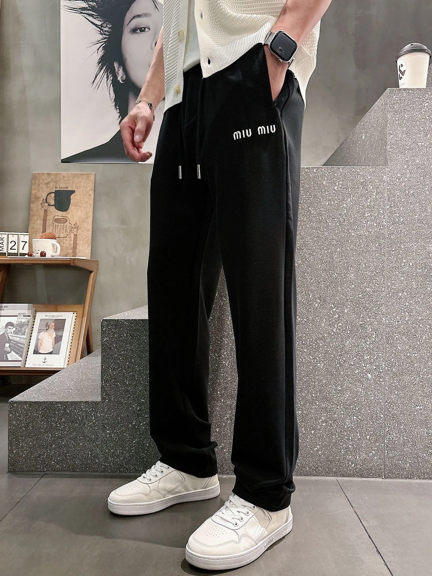 MIU 27FW NWHAHGY 004 스웻팬츠 26