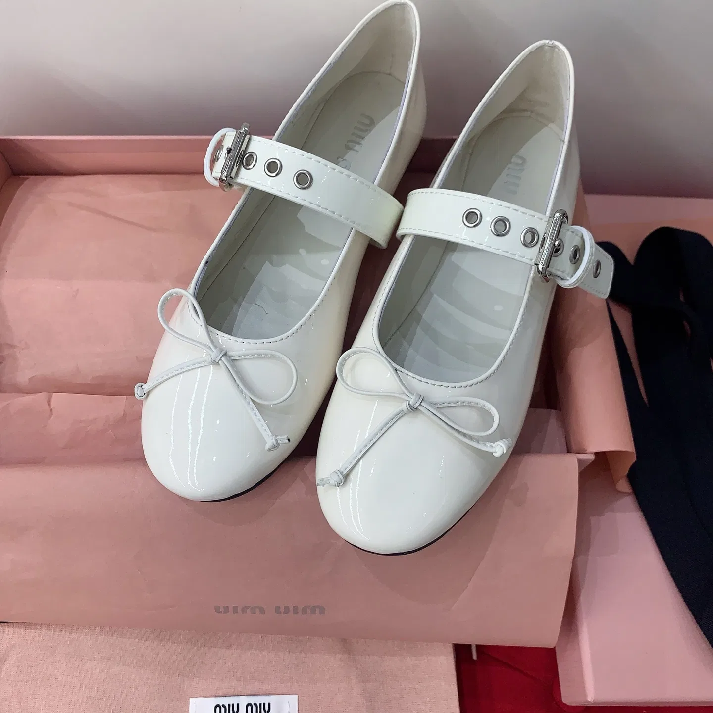 MIU 27FW OMDCLSE 002 플랫슈즈 9