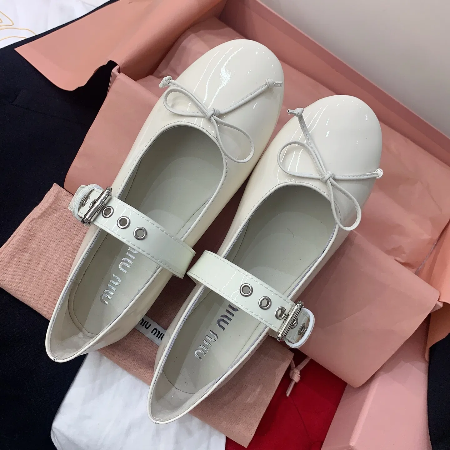 MIU 27FW OMDCLSE 002 플랫슈즈 11