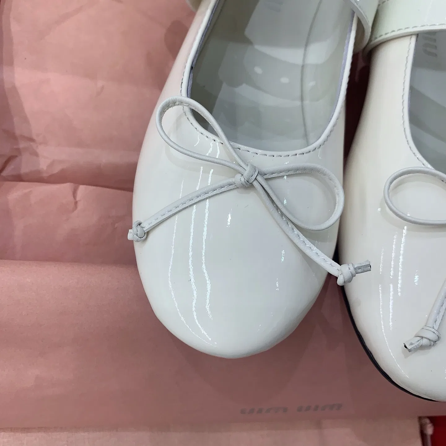 MIU 27FW OMDCLSE 002 플랫슈즈 12