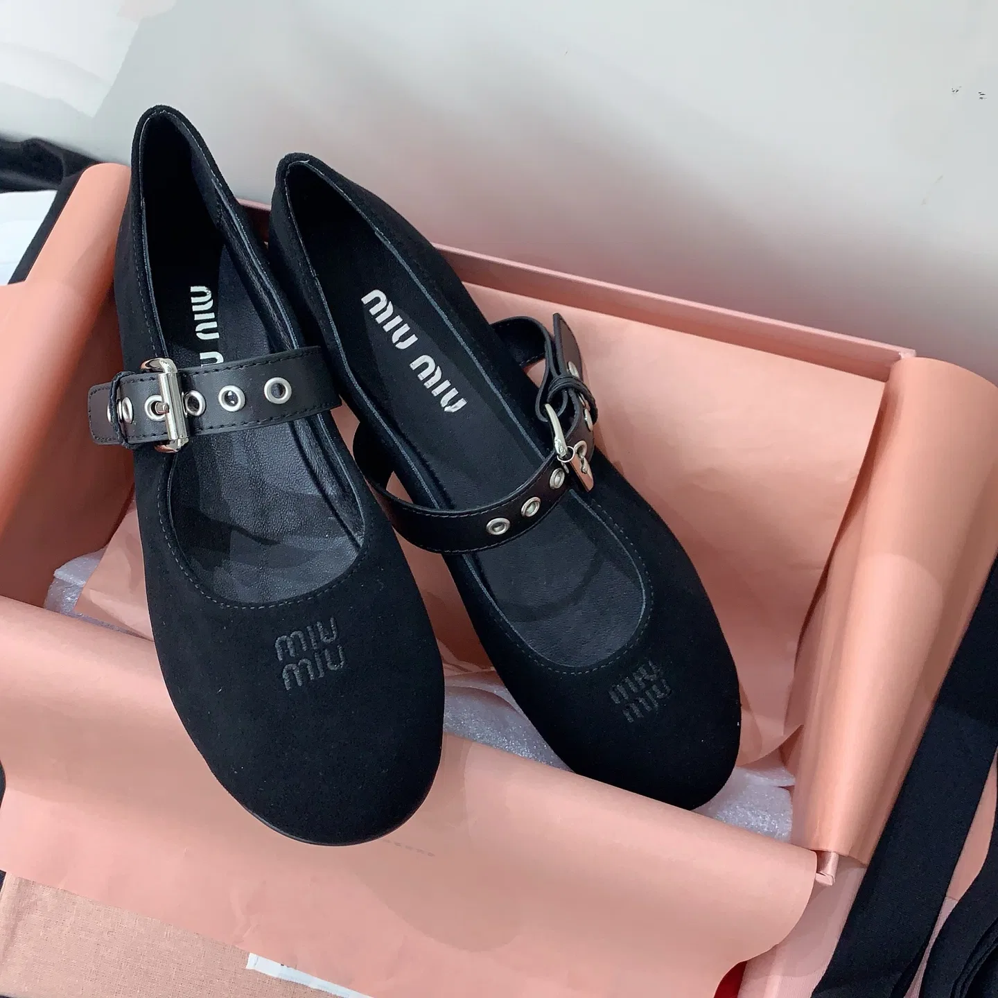 MIU 27FW OMDCLSE 002 플랫슈즈 16