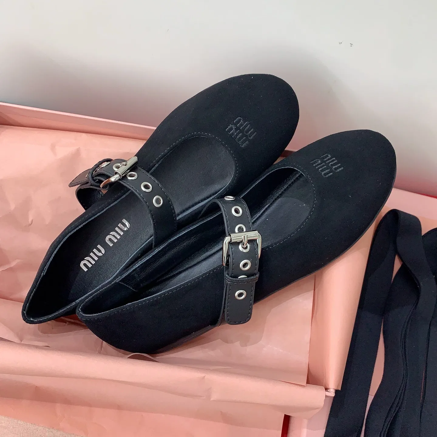 MIU 27FW OMDCLSE 002 플랫슈즈 18