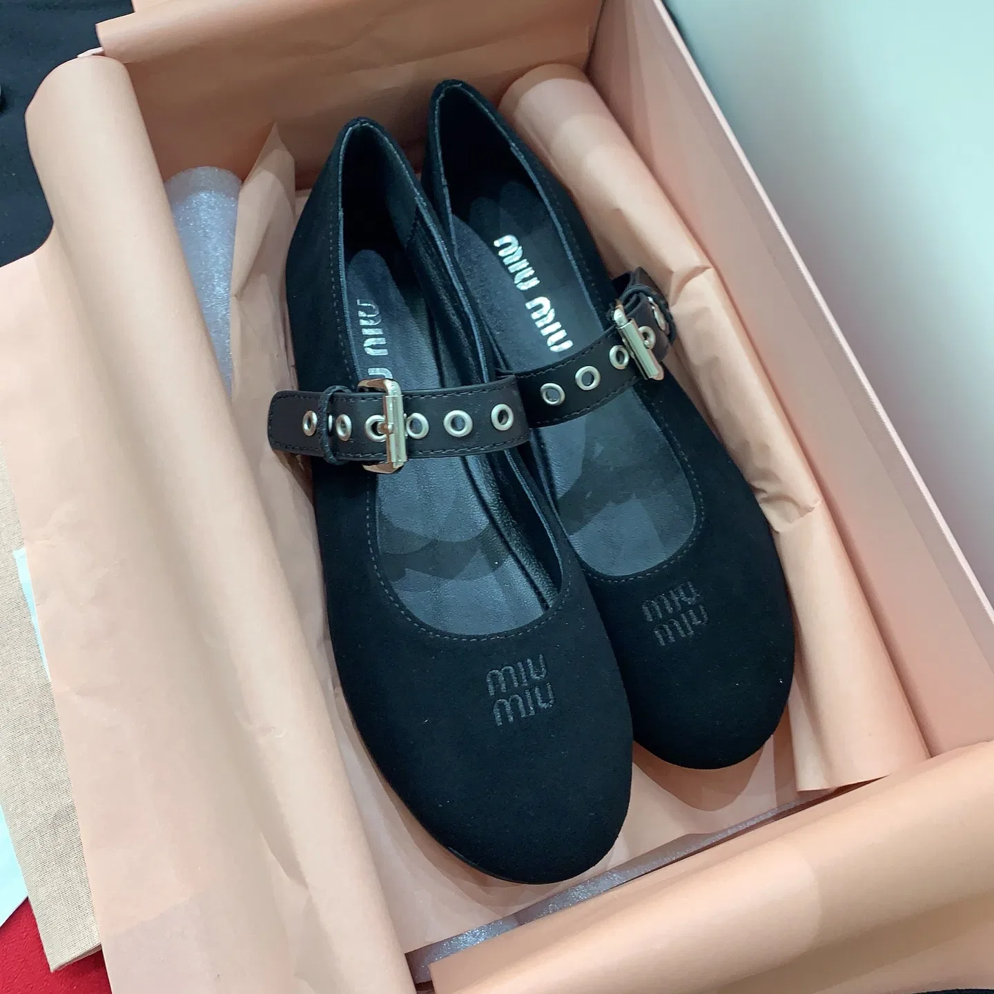 MIU 27FW OMDCLSE 002 플랫슈즈 19