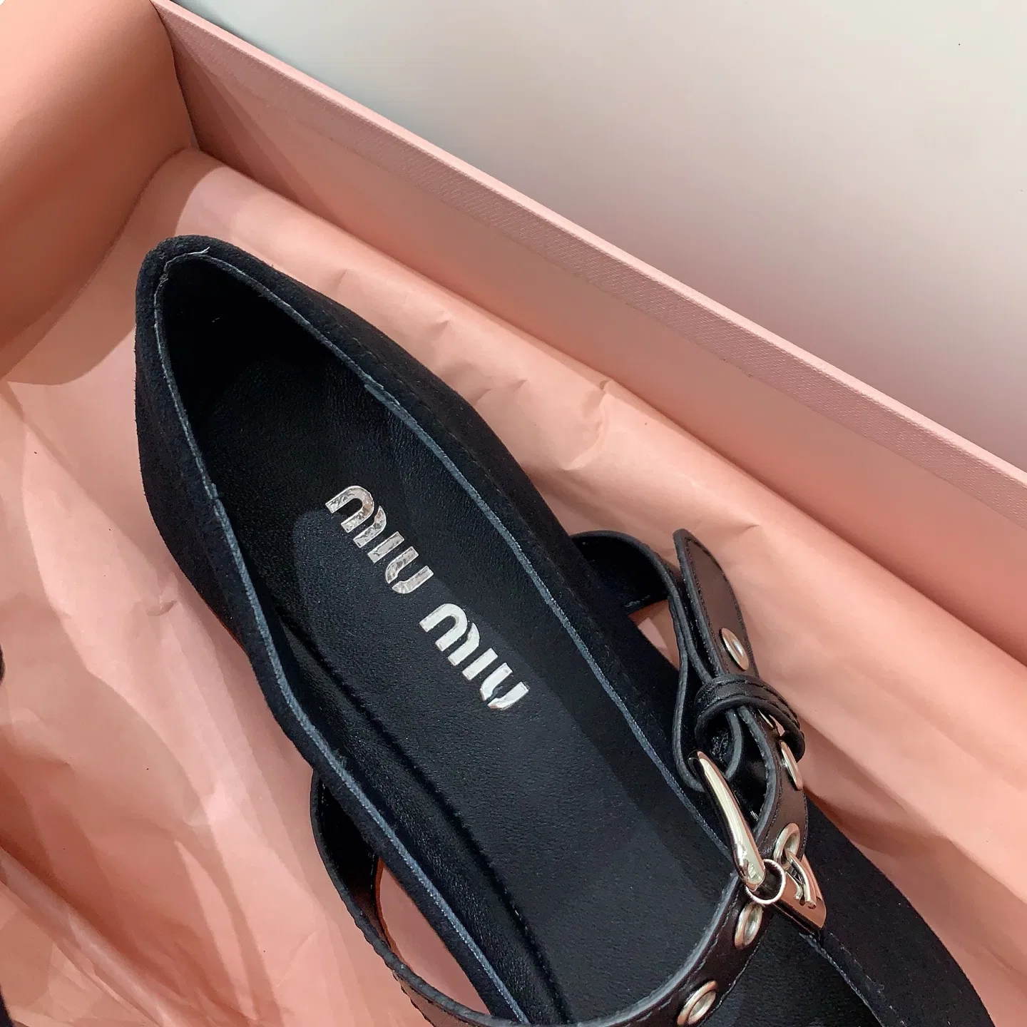 MIU 27FW OMDCLSE 002 플랫슈즈 21
