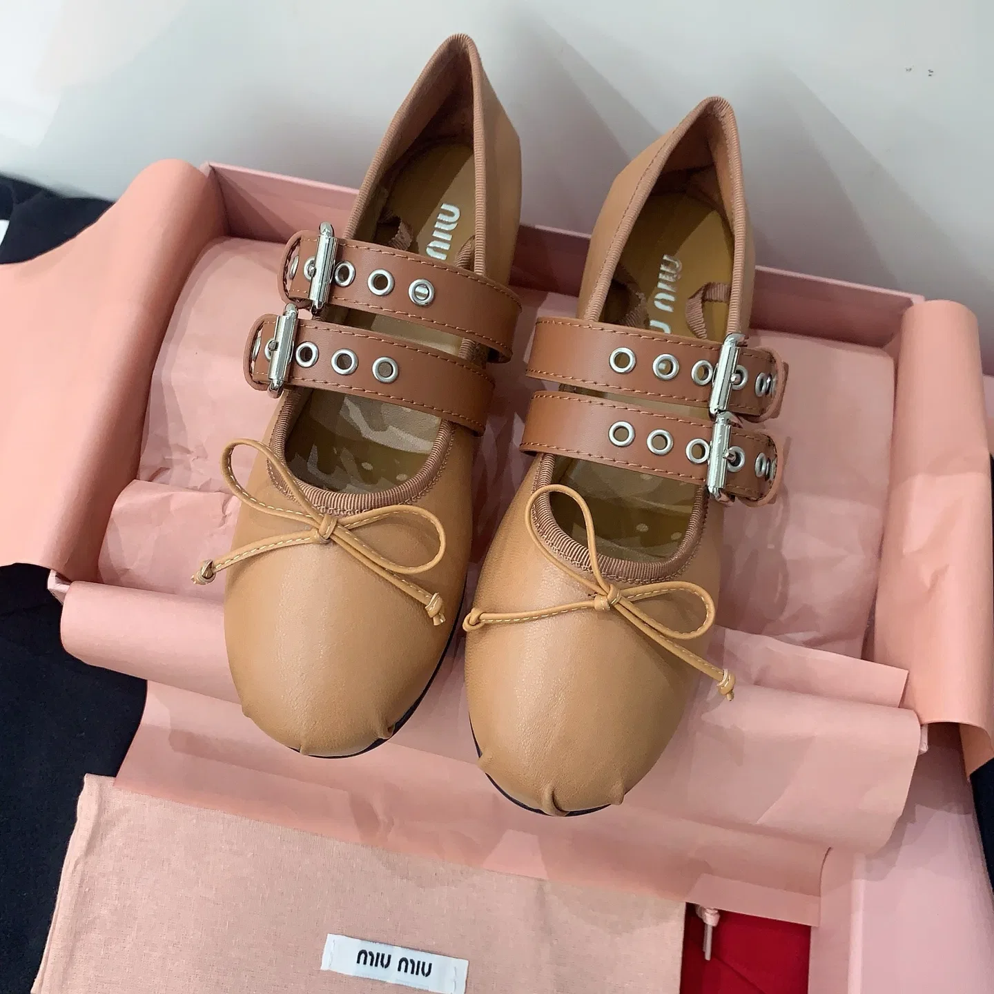 MIU 27FW OMDCLSE 004 플랫슈즈 8