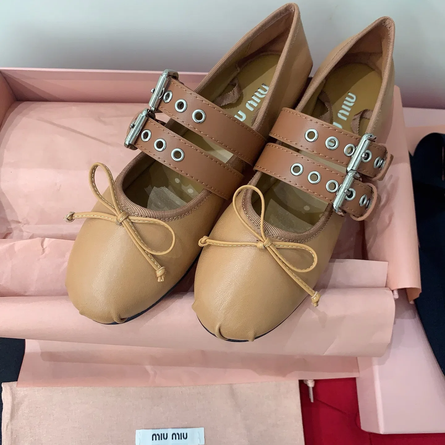 MIU 27FW OMDCLSE 004 플랫슈즈 9