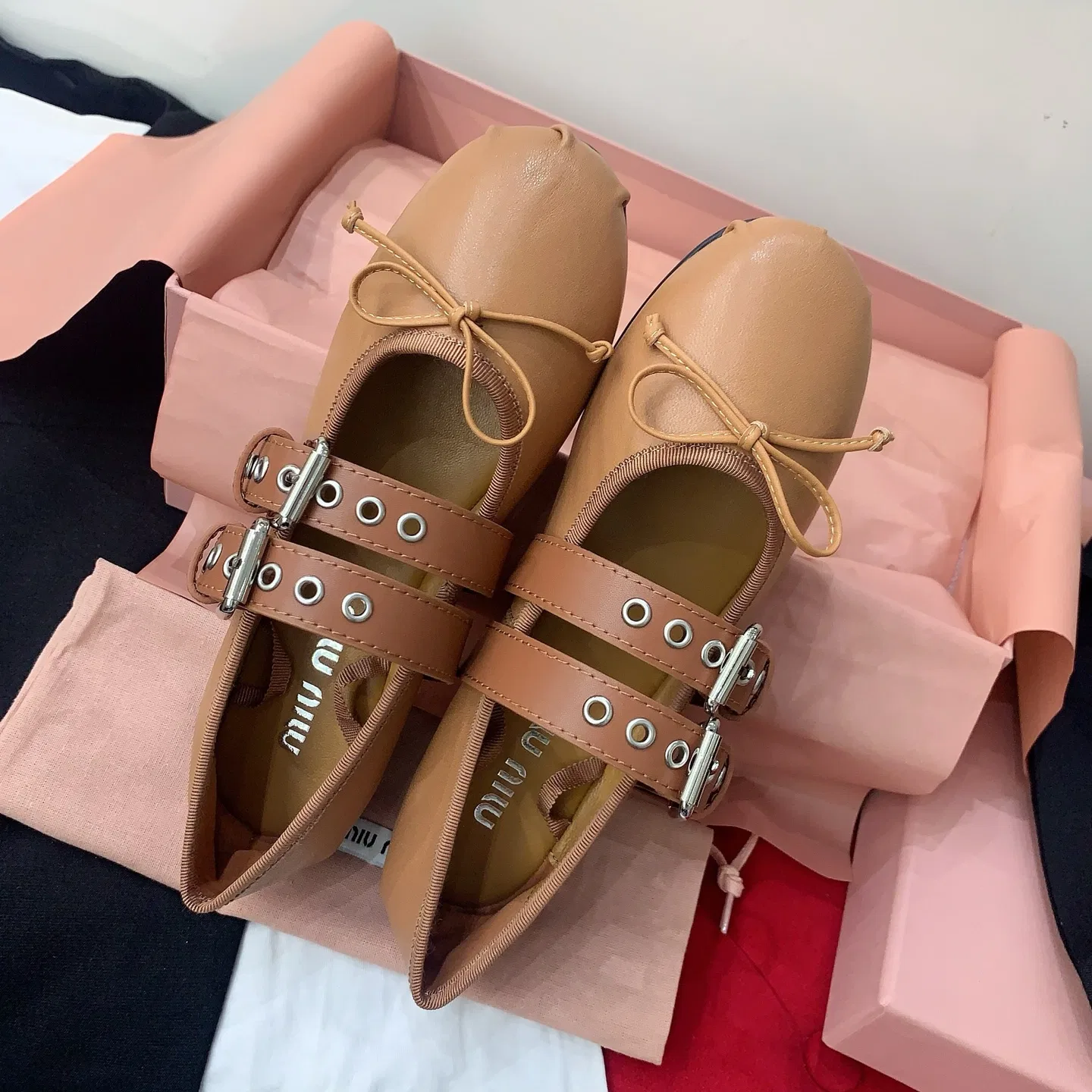 MIU 27FW OMDCLSE 004 플랫슈즈 11