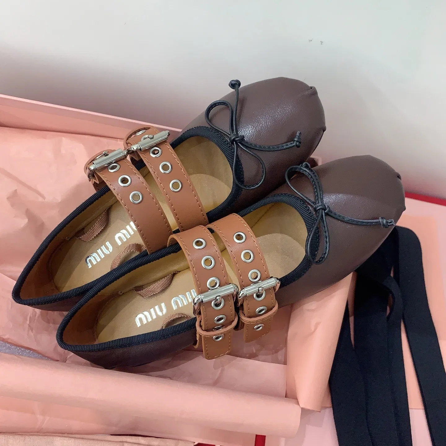 MIU 27FW OMDCLSE 004 플랫슈즈 16