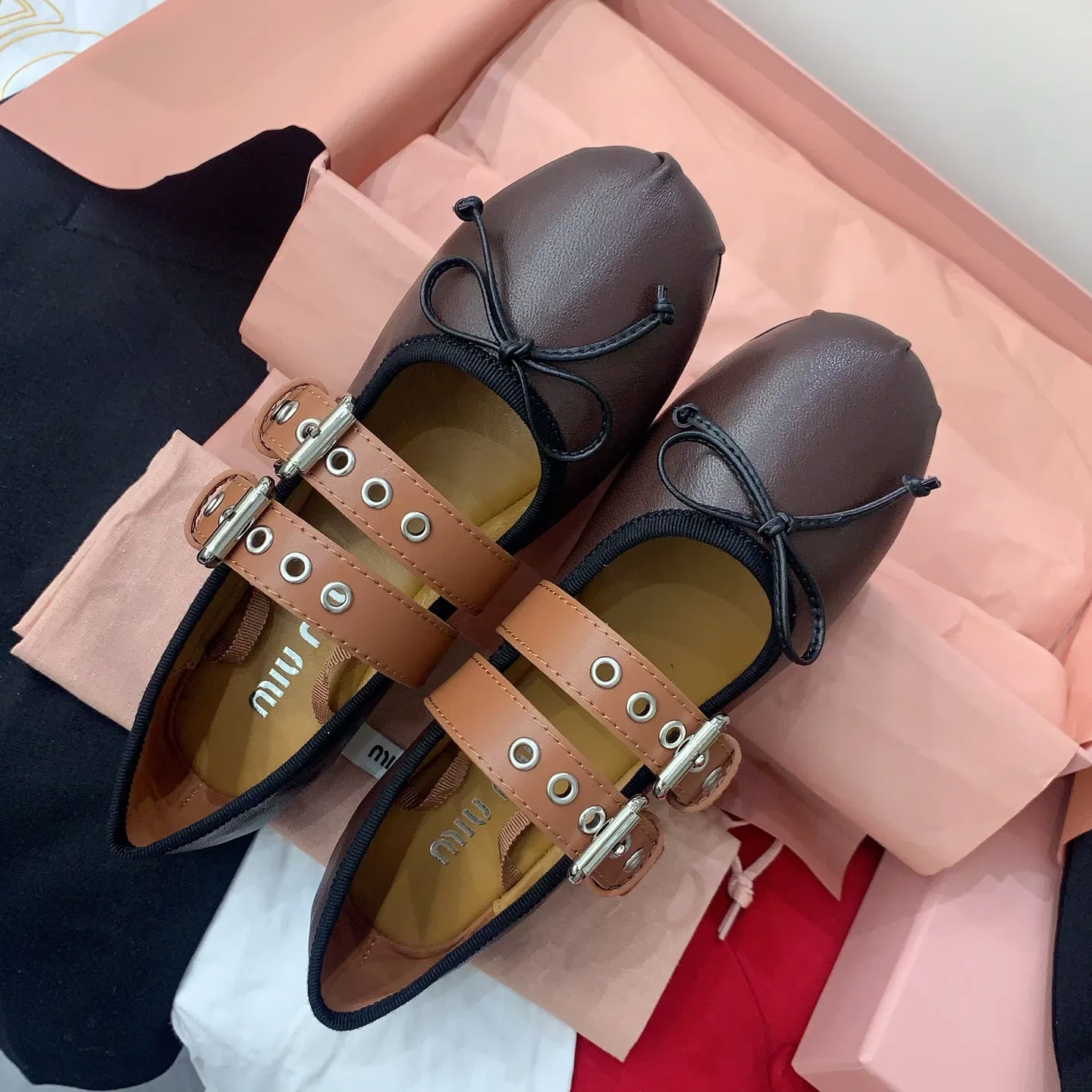 MIU 27FW OMDCLSE 004 플랫슈즈 17