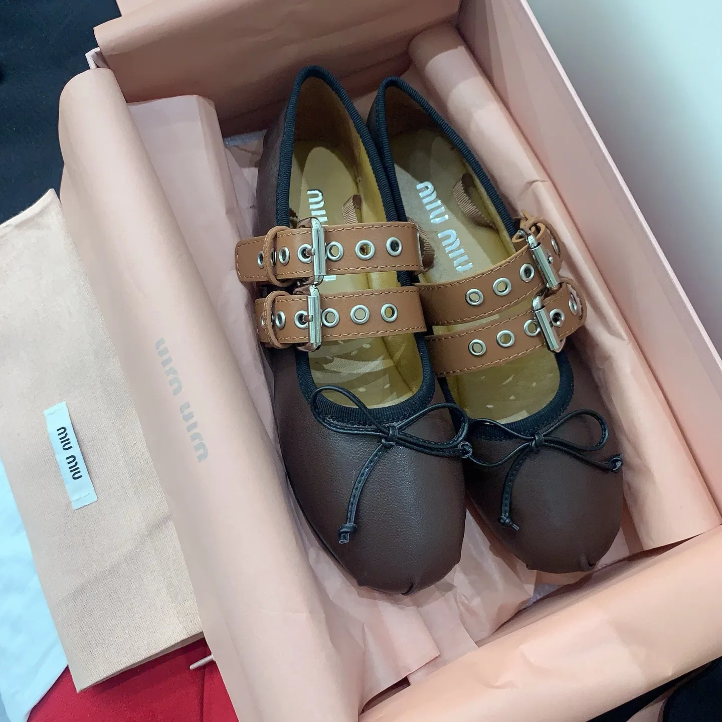 MIU 27FW OMDCLSE 004 플랫슈즈 18