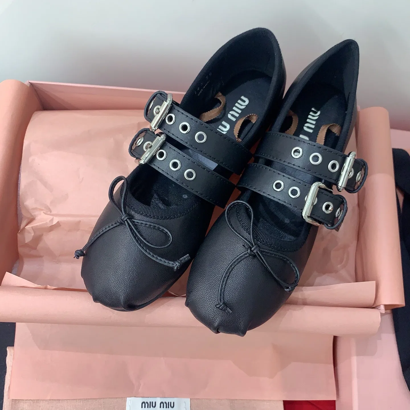MIU 27FW OMDCLSE 004 플랫슈즈 23