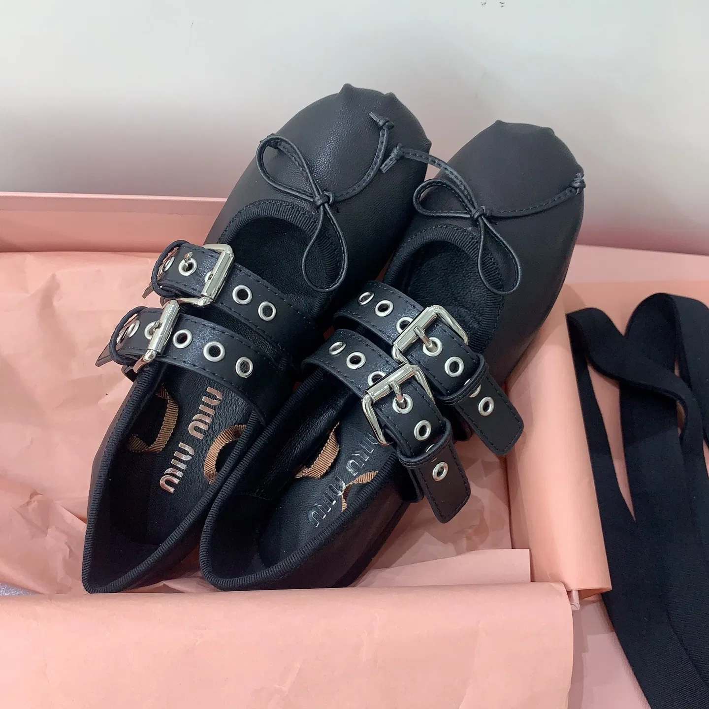 MIU 27FW OMDCLSE 004 플랫슈즈 24