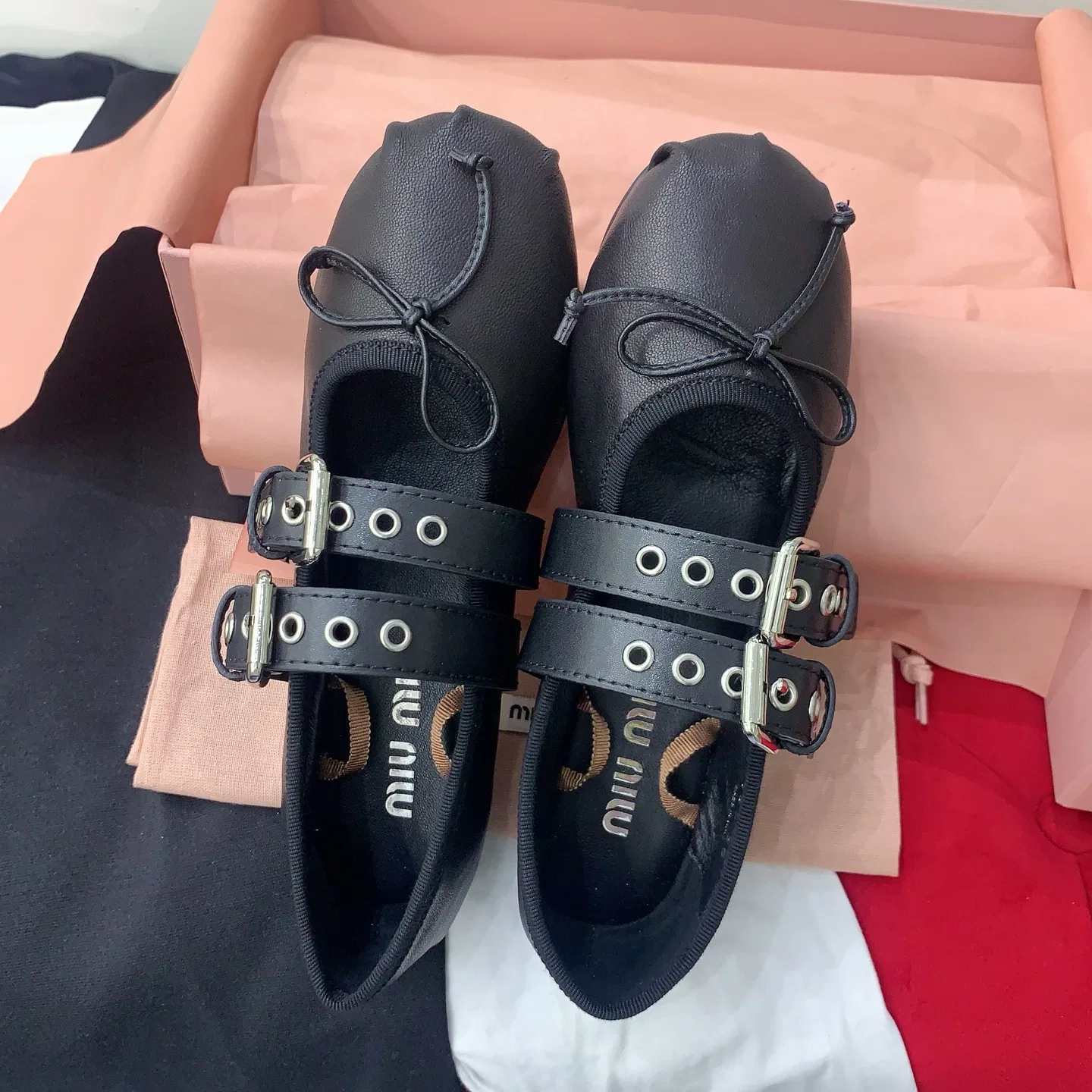 MIU 27FW OMDCLSE 004 플랫슈즈 26
