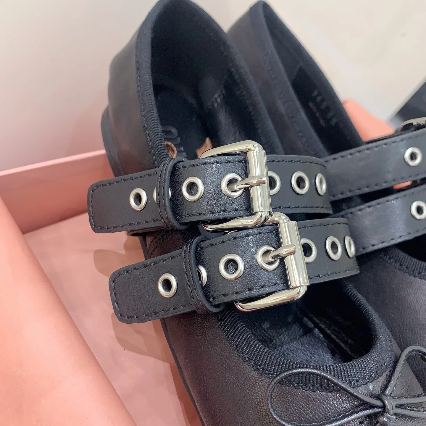MIU 27FW OMDCLSE 004 플랫슈즈 27