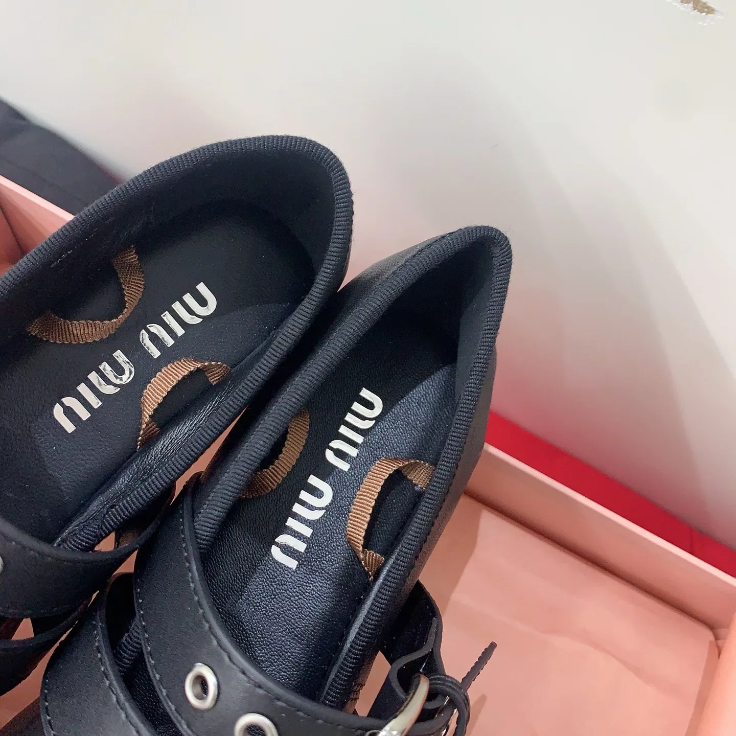 MIU 27FW OMDCLSE 004 플랫슈즈 28